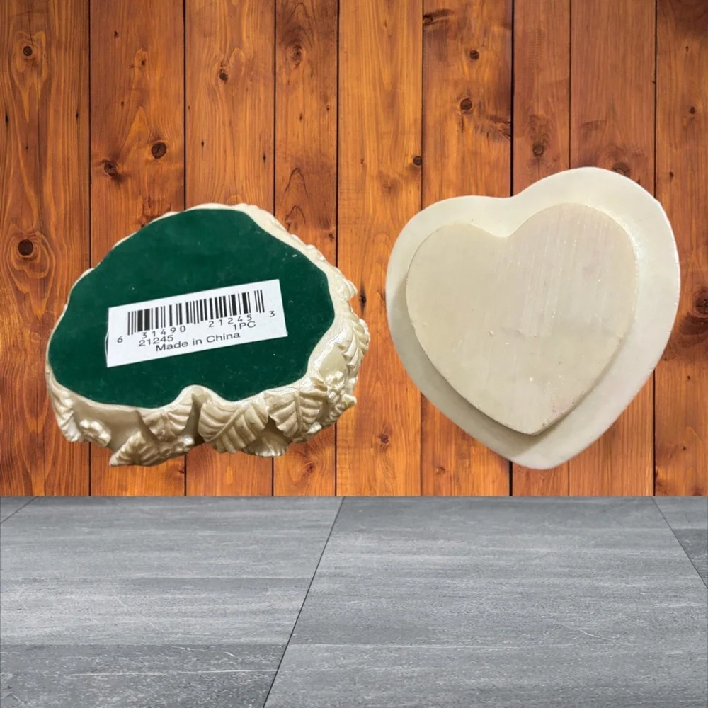 Santini Heart Shape Floral DesignTrinket Jewelry Box Cream/Gold
